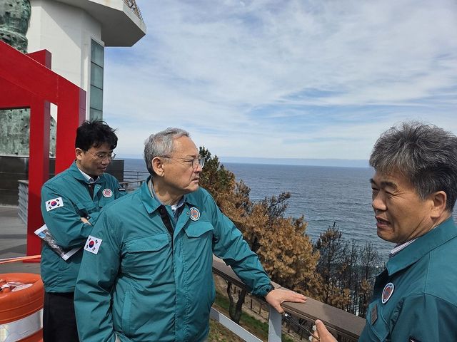 영덕 해파랑길 살펴보는 유인촌 문체부 장관