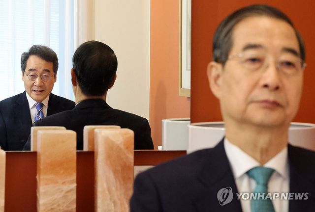 오찬 회동 나선 한덕수 예비후보와 이낙연 전 총리