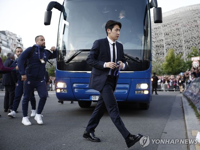 경기장에 도착한 PSG 이강인.