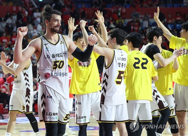 2차전 승리 가져가는 LG 세이커스