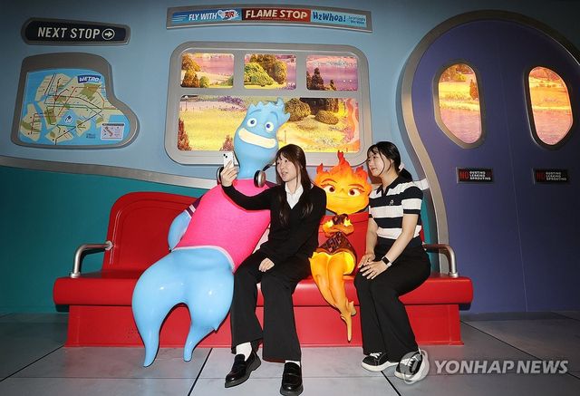 '엘리멘탈 주인공과 함께'