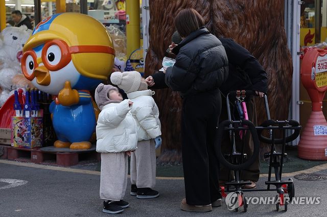 맞벌이부부 합산 최대 3년 육아휴직 사용 가능하다