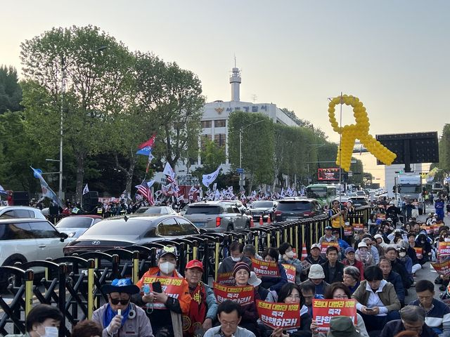 "대선 개입" 대법원 앞 李 판결 항의집회…반대 집회선 "구속"