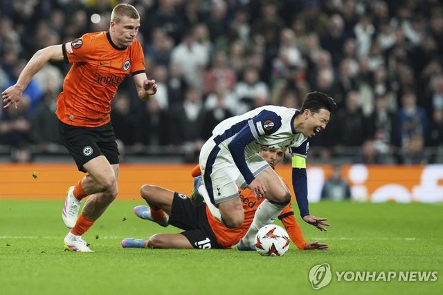 프랑크푸르트와 경기하던 토트넘 손흥민의 모습.