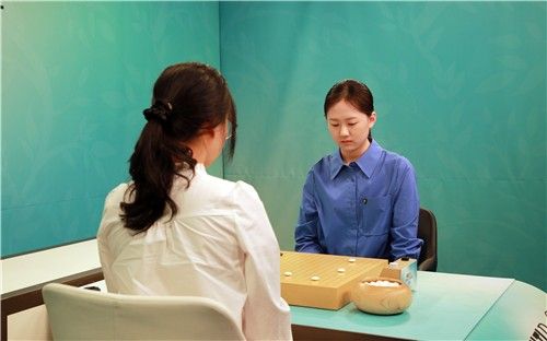 김은지 9단이 닥터지 결승 3번기에 선착했다.