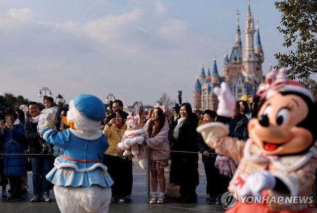 월트디즈니가 가장 최근 개장한 테마파크인 중국 상하이 디즈니랜드