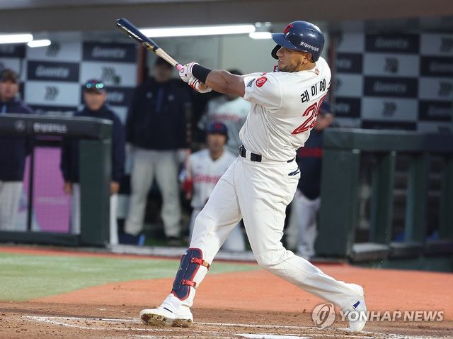 3점 홈런 치는 레이예스