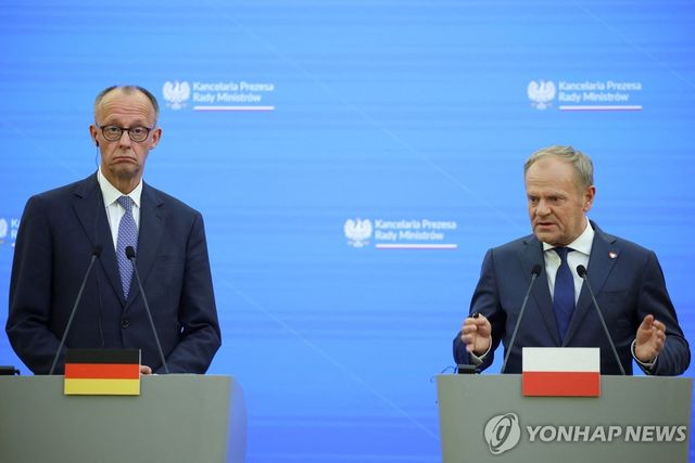 프리드리히 메르츠 독일 총리(왼쪽), 도날트 투스크 폴란드 총리
