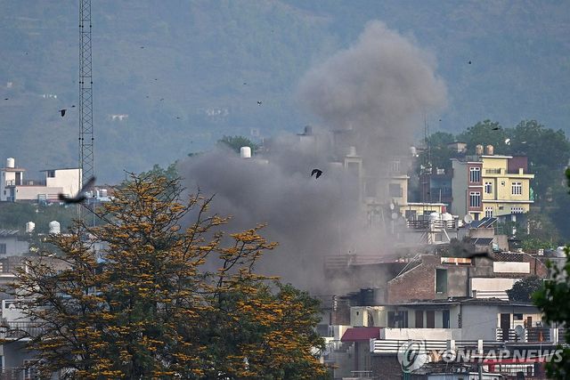 카슈미르에 떨어진 포탄