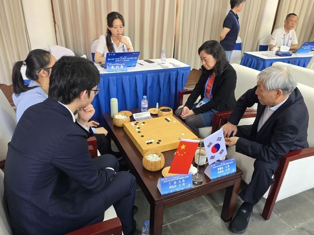 조훈현-조혜연 조가 8강에서 탈락했다.