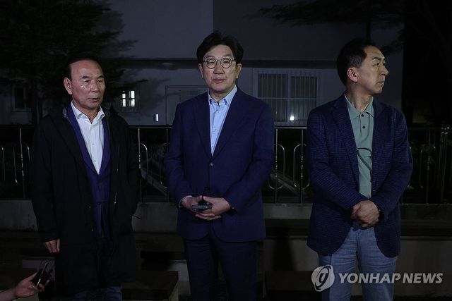 김문수 후보 기다리는 권성동 원내대표