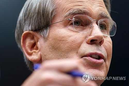 미 하원서 발언하는 베선트 재무장관