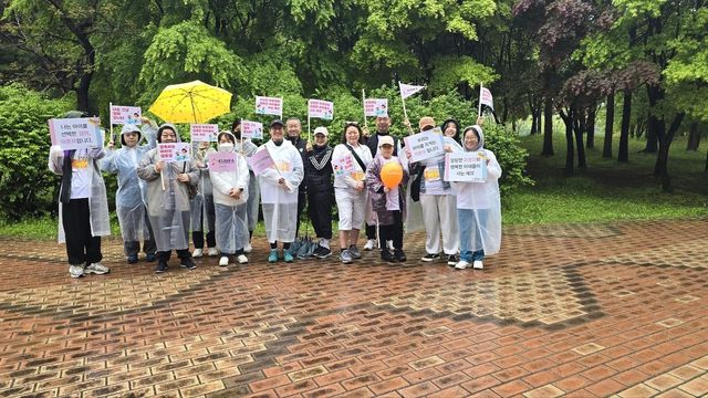 2025년 5월3일 여성마라톤대회에 참석한 한국미혼모가족협회 회원들과 자녀들