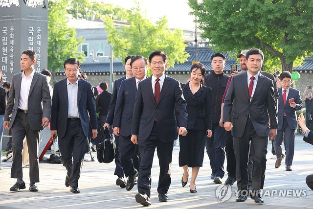 한덕수 예비후보와 단일화 회동하는 김문수 후보