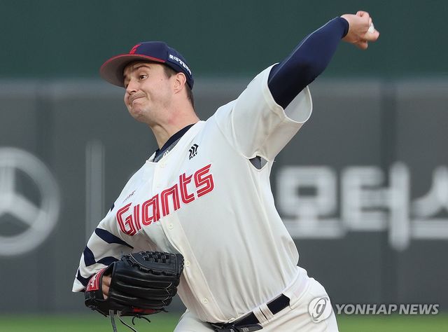 역투하는 롯데 선발 데이비슨