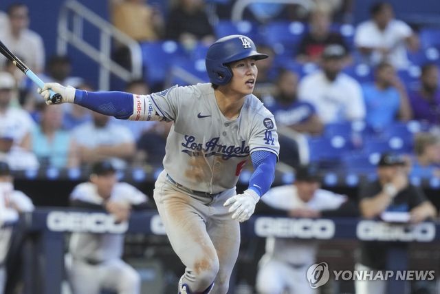 안타 치는 김혜성