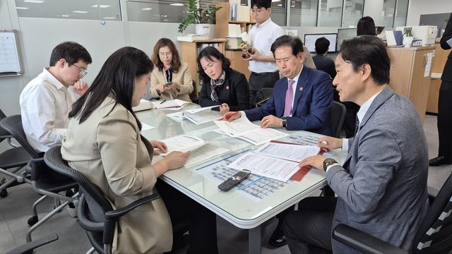 기획재정부 방문해 국비 사업 설명하는 안효대 울산시 경제부시장(오른쪽 두 번째)