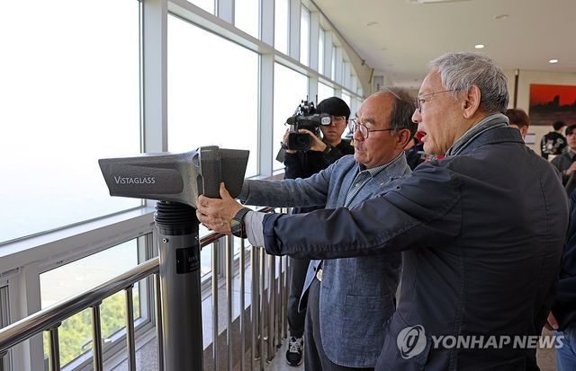 통일전망대 방문한 유인촌 장관