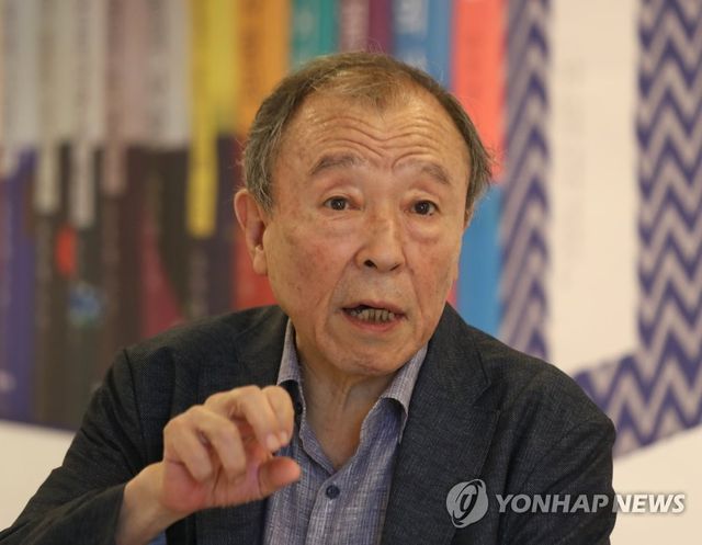 인사말 하는 윤후명