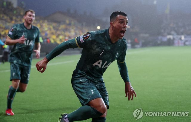 추가골 넣은 포로