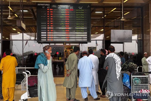 모든 항공편 결항한 파키스탄 카라치 국제공항