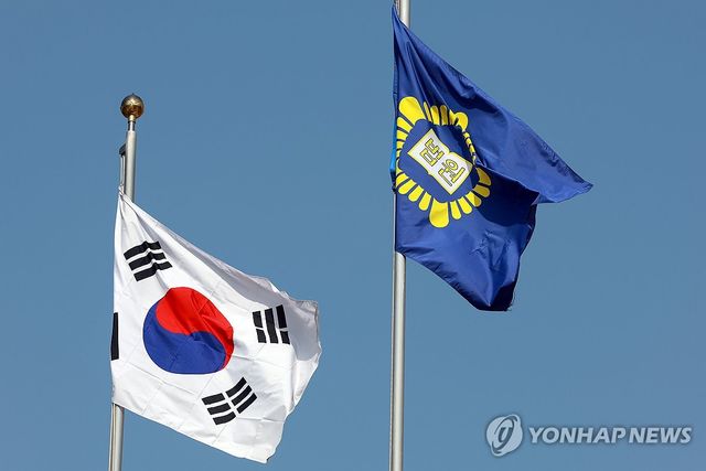 펄럭이는 법원기