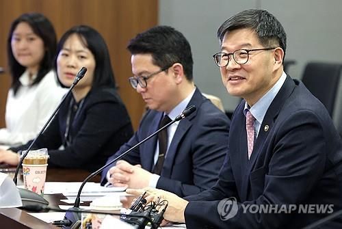 발언하는 이기일 1차관