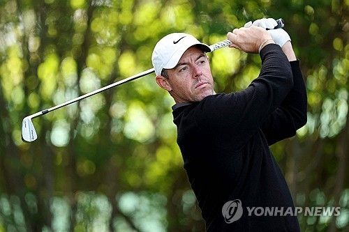 연습 라운드 중인 로리 매킬로이.