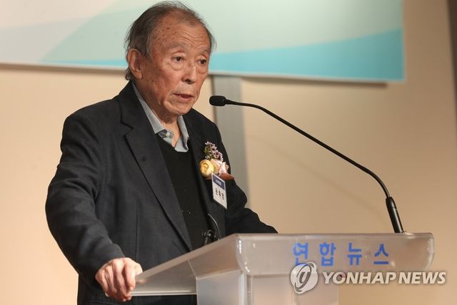 시인 겸 소설가 윤후명