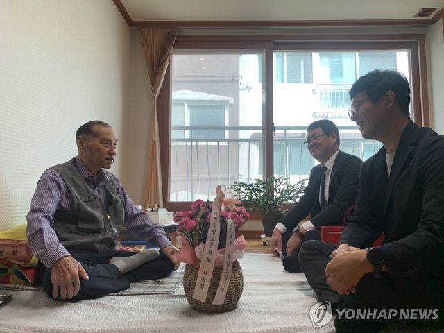 어버이날 맞아 보훈가족 위문방문