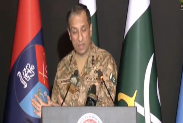 브리핑하는 아흐메드 샤리프 차우드리 파키스탄군 대변인