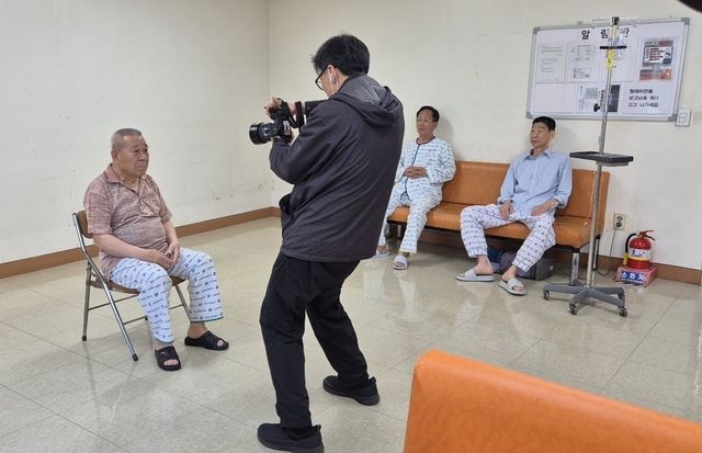 장수 기원 영정 사진 찍는 진폐환자들