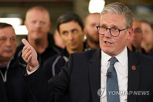 연설하는 스타머 총리