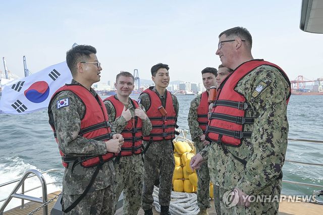 닐 코프로스키 주한미해군사령관