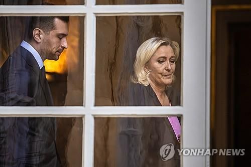 조르당 바르델라 RN 대표와 마린 르펜 의원