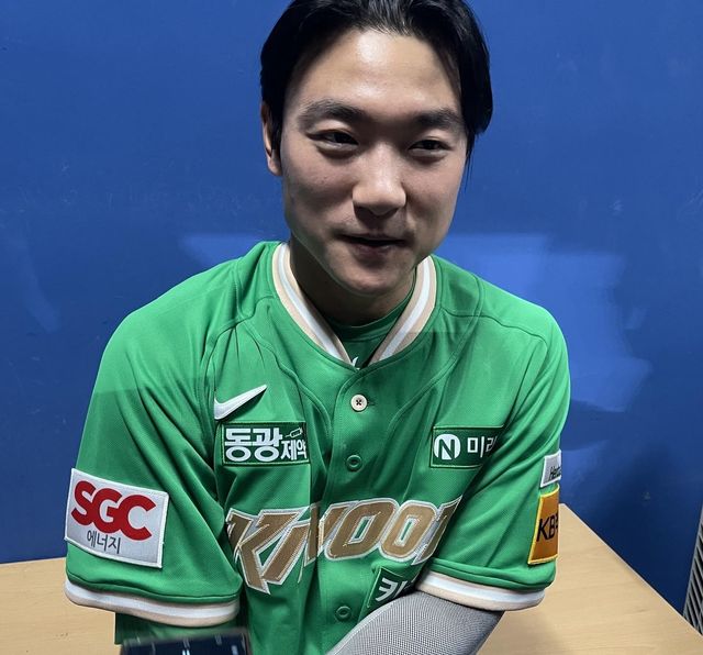 개인 통산 2호 만루 홈런을 친 키움 김태진