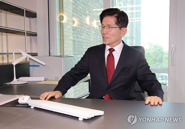 김문수 후보, 국민의힘 당사 대선 후보 사무실 입장