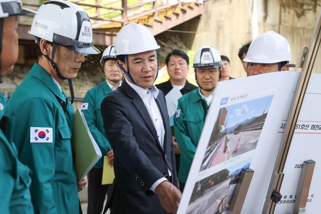 화천교 현장 점검 나선 김진태 지사, 철저한 복구 지시