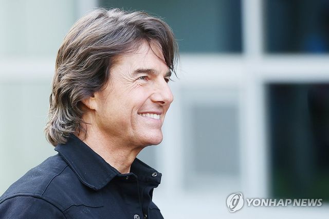 '친절한 톰 아저씨' 톰 크루즈의 미소