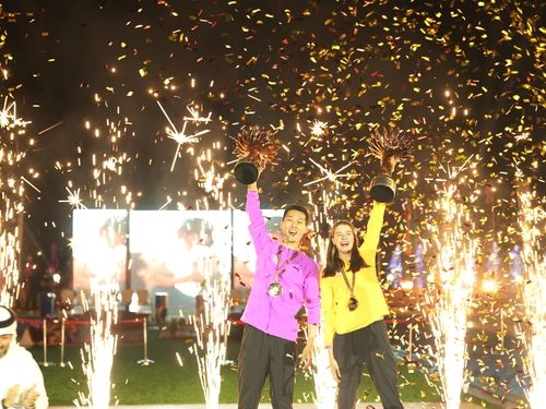 왓 그래비티 챌린지에서 우승한 우상혁과 마후치크