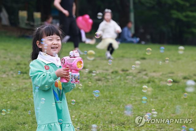 '오늘은 우리들 세상!'…어린이날 맞아 곳곳 나들이 즐기는 시민들