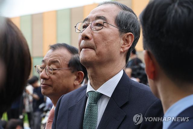 생각에 잠긴 무소속 한덕수 대선 예비후보