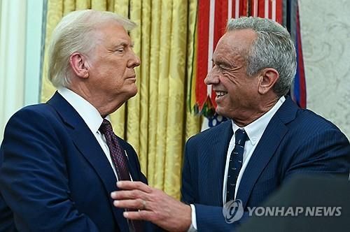 트럼프 대통령과 케네디 보건장관