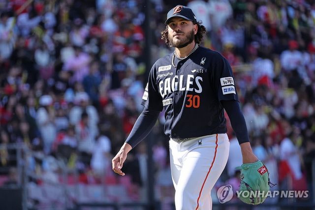 마운드서 내려오는 폰세