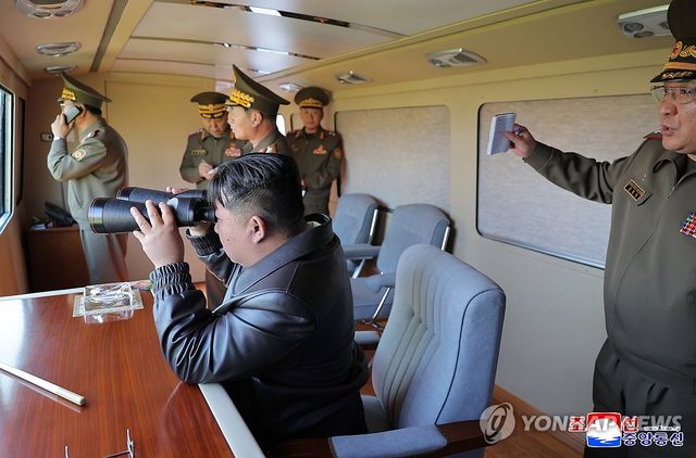 북한 김정은, 장거리포ㆍ미사일 훈련지도