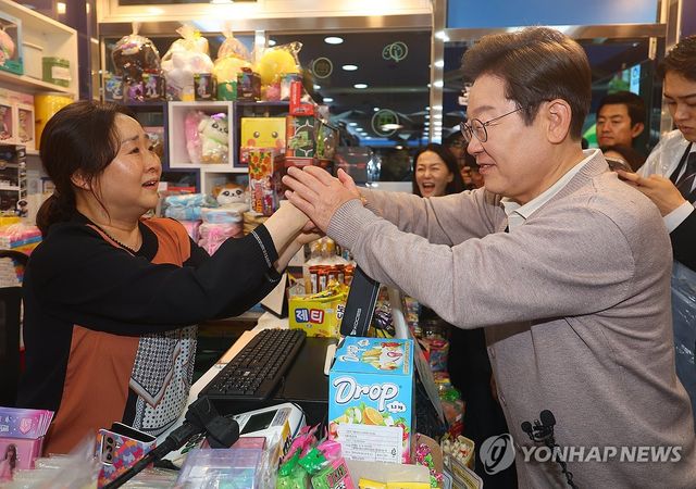 경주 골목골목 경청투어 나선 이재명 후보