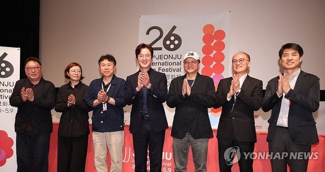 "전주국제영화제, 내년에 만나요"