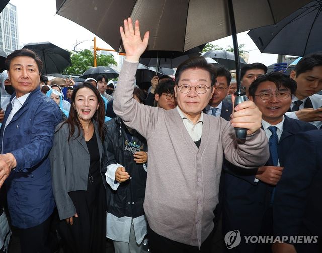 경주 골목골목 경청투어 나선 이재명 후보