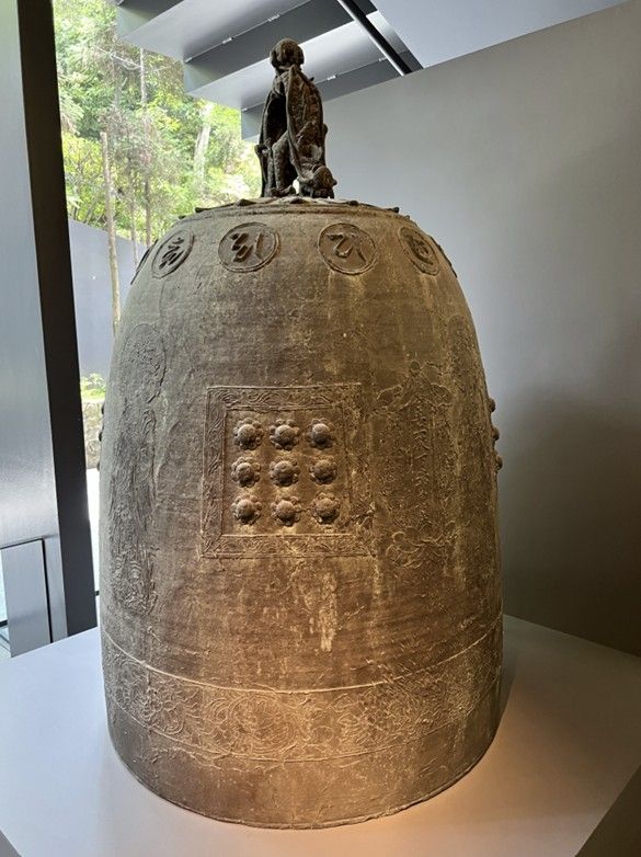 일본 네즈미술관에 전시 중인 운흥사 종