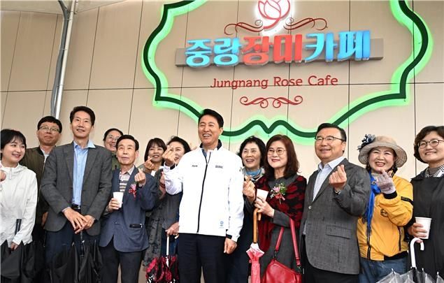 오세훈 시장, 묵동천 수변활력거점 개장행사 참석